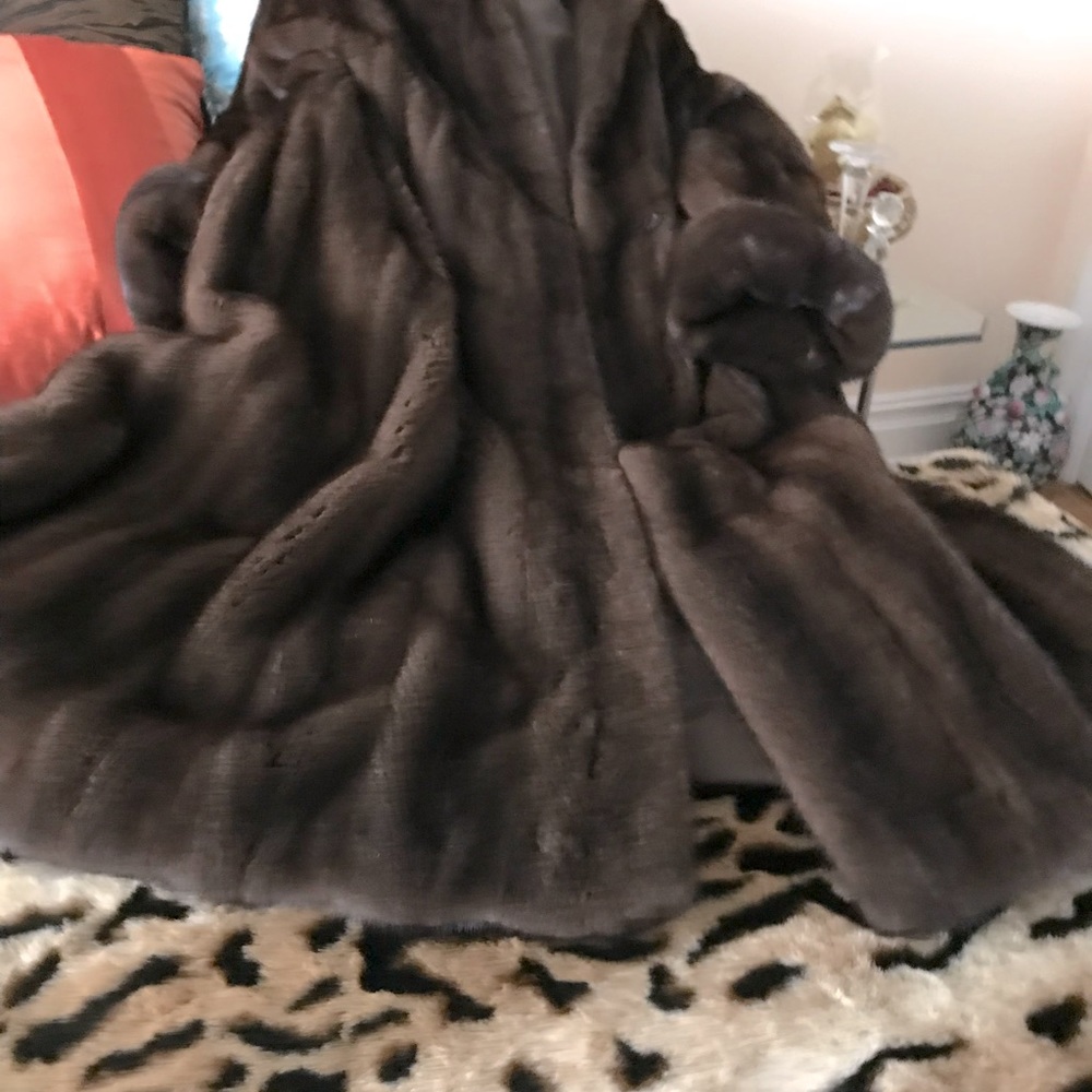 Custom made mahogany mink,fits size 6 to 8 with a flare.Slightly worn like new